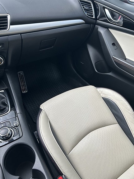 Mazda 3 14 of 18