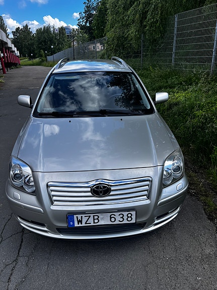 Toyota Avensis 3 of 5