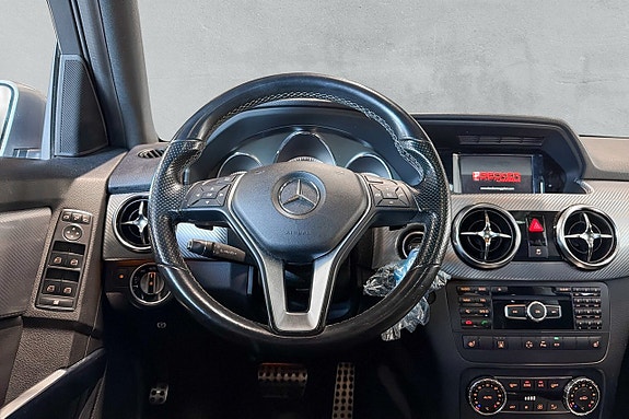 Mercedes-Benz GLK220 12 of 17