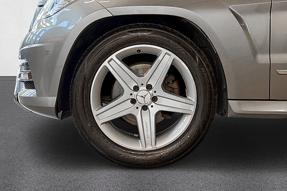 Mercedes-Benz GLK220 9 of 17
