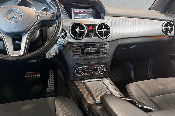Mercedes-Benz GLK220 11 of 17