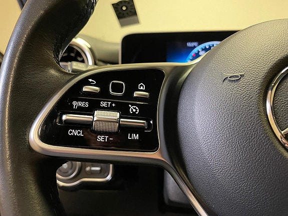 Mercedes-Benz A220 9 of 22