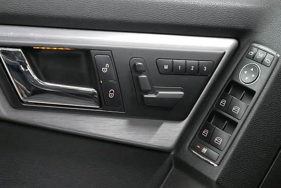 Mercedes-Benz GLK320 20 of 20