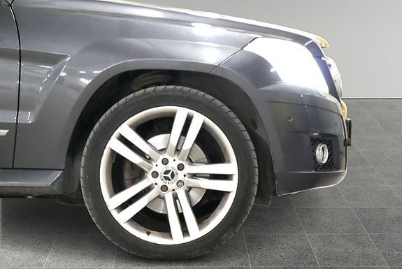 Mercedes-Benz GLK320 8 of 20