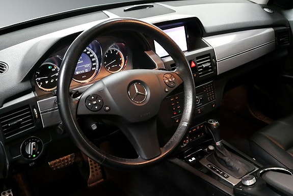 Mercedes-Benz GLK320 14 of 20