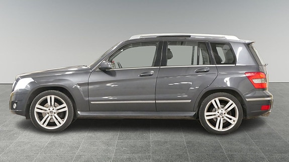 Mercedes-Benz GLK320 3 of 20