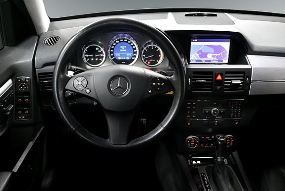 Mercedes-Benz GLK320 16 of 20
