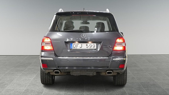 Mercedes-Benz GLK320 10 of 20