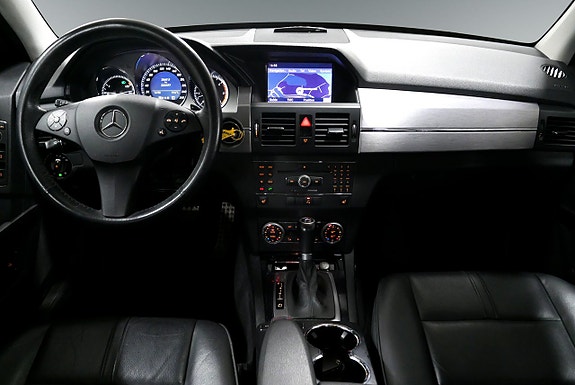 Mercedes-Benz GLK320 12 of 20
