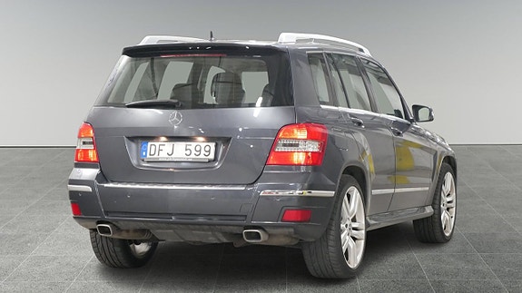 Mercedes-Benz GLK320 9 of 20