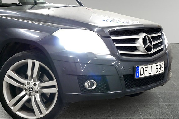 Mercedes-Benz GLK320 2 of 20