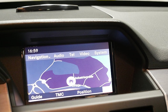 Mercedes-Benz GLK320 13 of 20