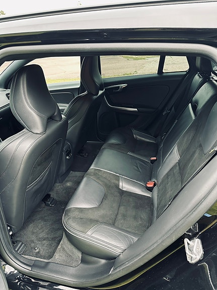 Volvo V60 4 of 5