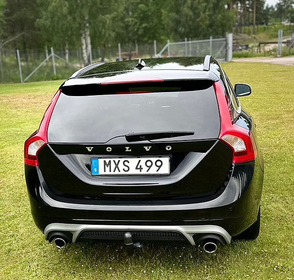 Volvo V60 2 of 5