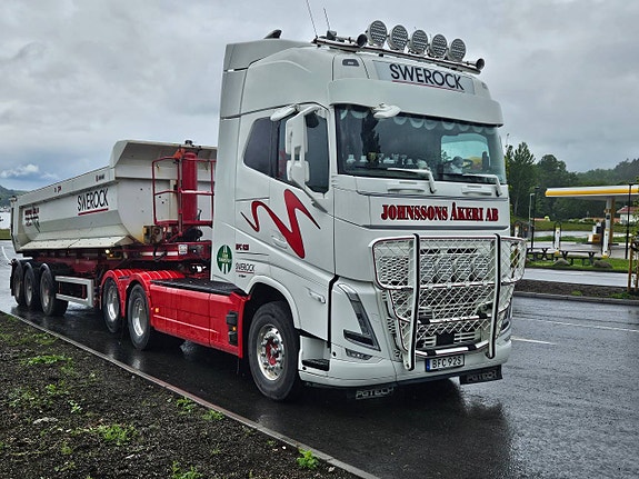 Volvo FH540 Dragbil med tipptrailer. 2 of 8