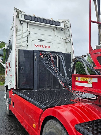 Volvo FH540 Dragbil med tipptrailer. 4 of 8