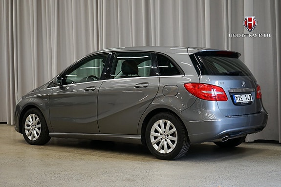 Mercedes-Benz B200 4 of 5