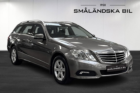 Mercedes-Benz E220 2 of 5