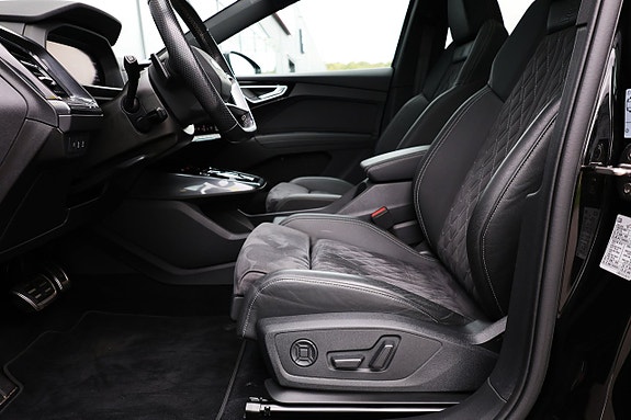 Audi Q4 e-tron 9 of 24