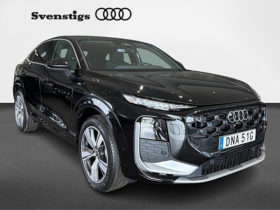 Audi Q3 2 of 5