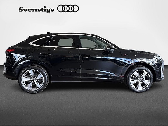Audi Q3 3 of 5