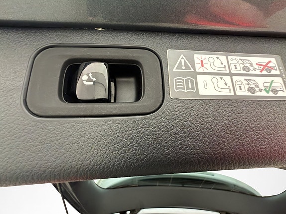 Mercedes-Benz C200 12 of 30