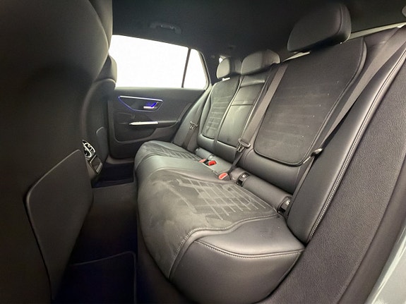 Mercedes-Benz C200 22 of 30