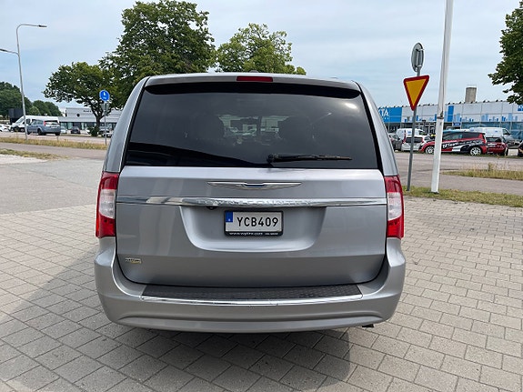 Chrysler Town & Country 6 of 30