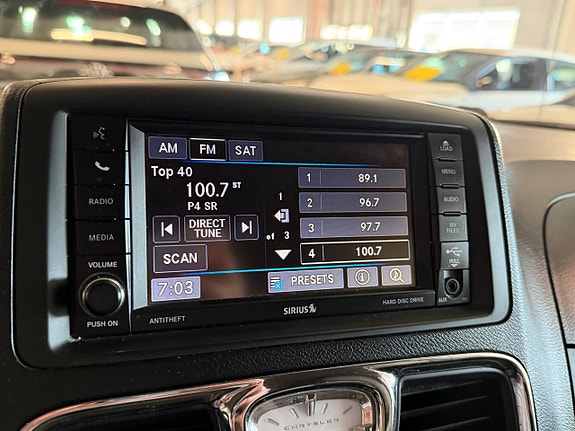 Chrysler Town & Country 29 of 30
