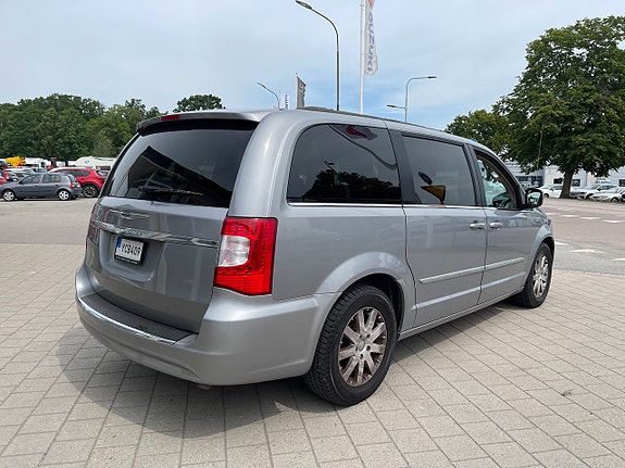 Chrysler Town & Country 5 of 30