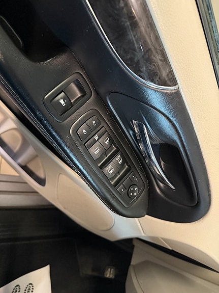 Chrysler Town & Country 21 of 30