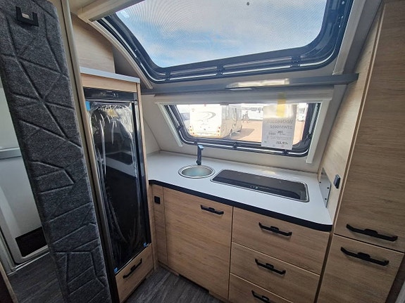 Weinsberg Caraone 390 PUH + solceller 2 of 5
