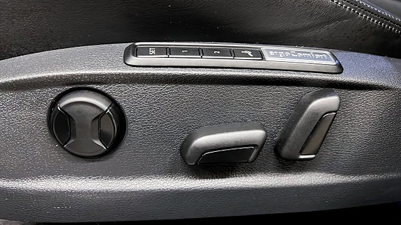 Volkswagen Passat Alltrack 17 of 24