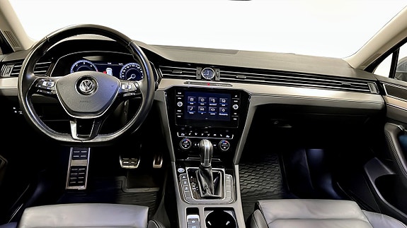 Volkswagen Passat Alltrack 10 of 24