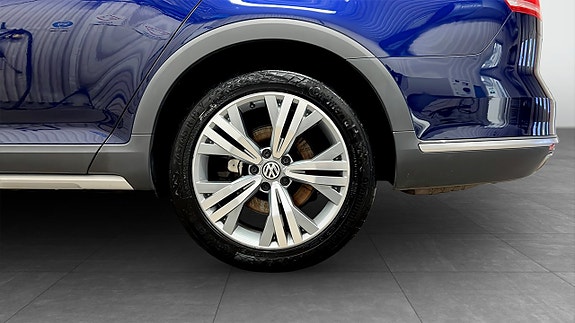 Volkswagen Passat Alltrack 6 of 24