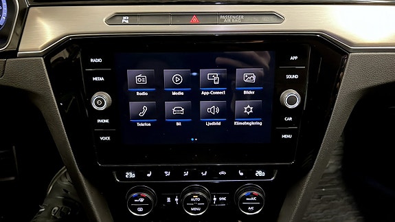 Volkswagen Passat Alltrack 9 of 24
