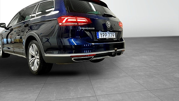 Volkswagen Passat Alltrack 13 of 24