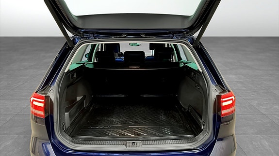 Volkswagen Passat Alltrack 12 of 24