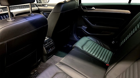 Volkswagen Passat Alltrack 11 of 24