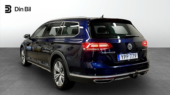 Volkswagen Passat Alltrack 3 of 5
