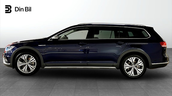 Volkswagen Passat Alltrack 2 of 5