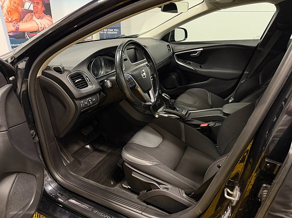 Volvo V40 17 of 30