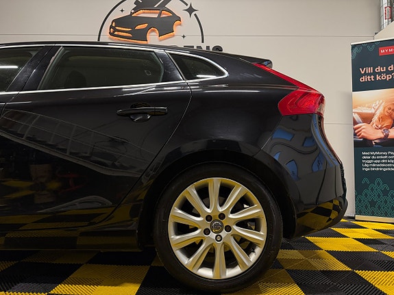 Volvo V40 8 of 30