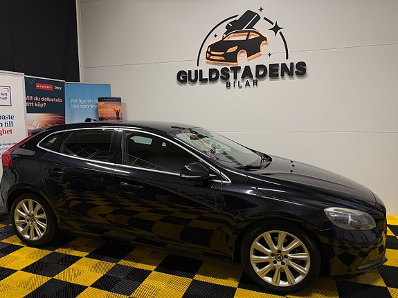 Volvo V40 4 of 5