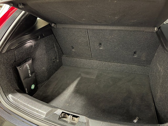 Volvo V40 12 of 30