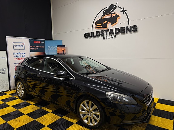 Volvo V40 3 of 5