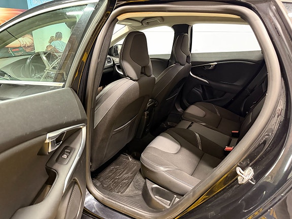 Volvo V40 13 of 30