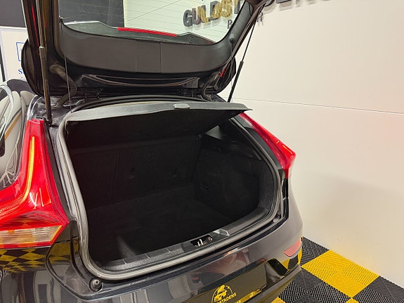 Volvo V40 9 of 30