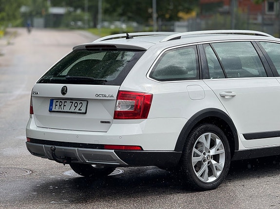 Skoda Octavia Scout 8 of 24