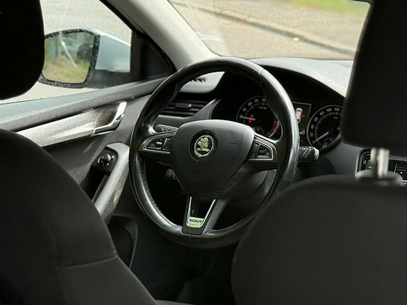 Skoda Octavia Scout 18 of 24